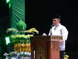 Anwar Hafid Serahkan 1.000 Paket Sembako untuk Guru Alkhairaat