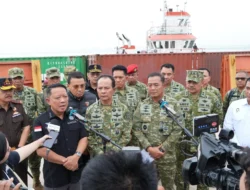 Satgas PKH Sita kapal pengangkut mineral yang berisi kandungan radioaktif.