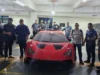 Tim Kejagung dan Kejati Kalbar Sita Sejumlah Barang Bukti Kasus Bauksit,  Lamborghini dan Sejumlah alat Berat
