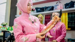 Hadiri Puncak HUT Dekranas ke-46, Sry Nirwanti Bahasoan Promosikan Produk Unggulan Sulteng